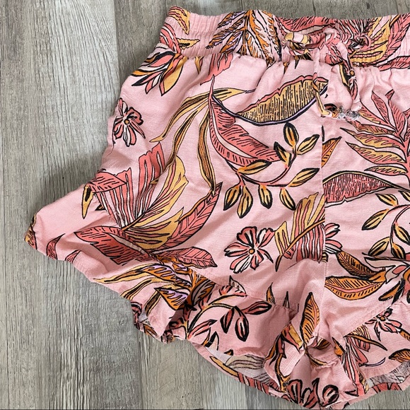 Linen Blend High Waisted Tropical Flutter Shorts - Picture 4 of 7